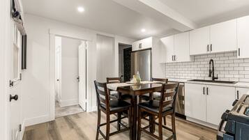 Coffee/tea maker, fridge, microwave, oven