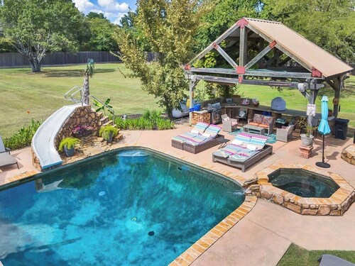 The Beach Comber - Private Room w/ Pool & Hot Tub, Beach Comber - Private Room w/ Pool & Hot Tub