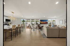 Interior - Luxurious 5-Bedroom Villa with Pool near Disney - Beautiful Family Retreat (Anaheim)