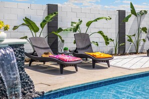 Pool - Luxurious 5-Bedroom Villa with Pool near Disney - Beautiful Family Retreat (Anaheim)