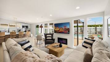Smart TV, fireplace