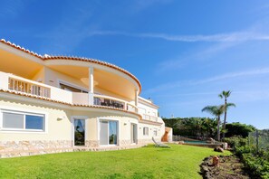 Exterior - Casa Waldemar, luxury villa in Ferragudo with panoramic sea views (Ferragudo)