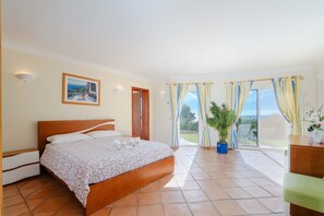 4 Schlafzimmer, Zimmersafe, Reisekinderbett, kostenloses WLAN