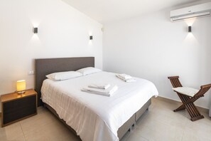 3 soverom, safe på rommet, strykejern/-brett og reiseseng for barn