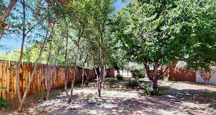 Cozy home w/ patio & large yard, internet, W/D - Ski area nearby - dogs OK