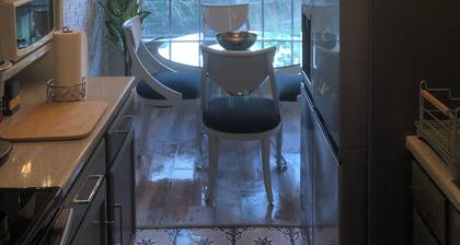 Sage House - Sophisticated, cozy 2 bedroom condo in the heart of Harlingen, TX