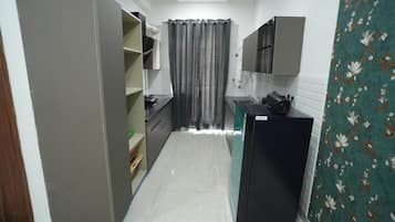Classic Apartment, Balcony, City View | Private kitchen