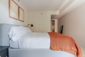 1 chambre, fer et planche à repasser, Wi-Fi, draps fournis