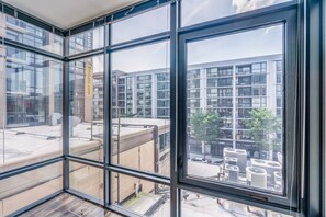 Interior - Blueground | Shaw, balcony, nr Howard Theatre (Washington, D.C.)