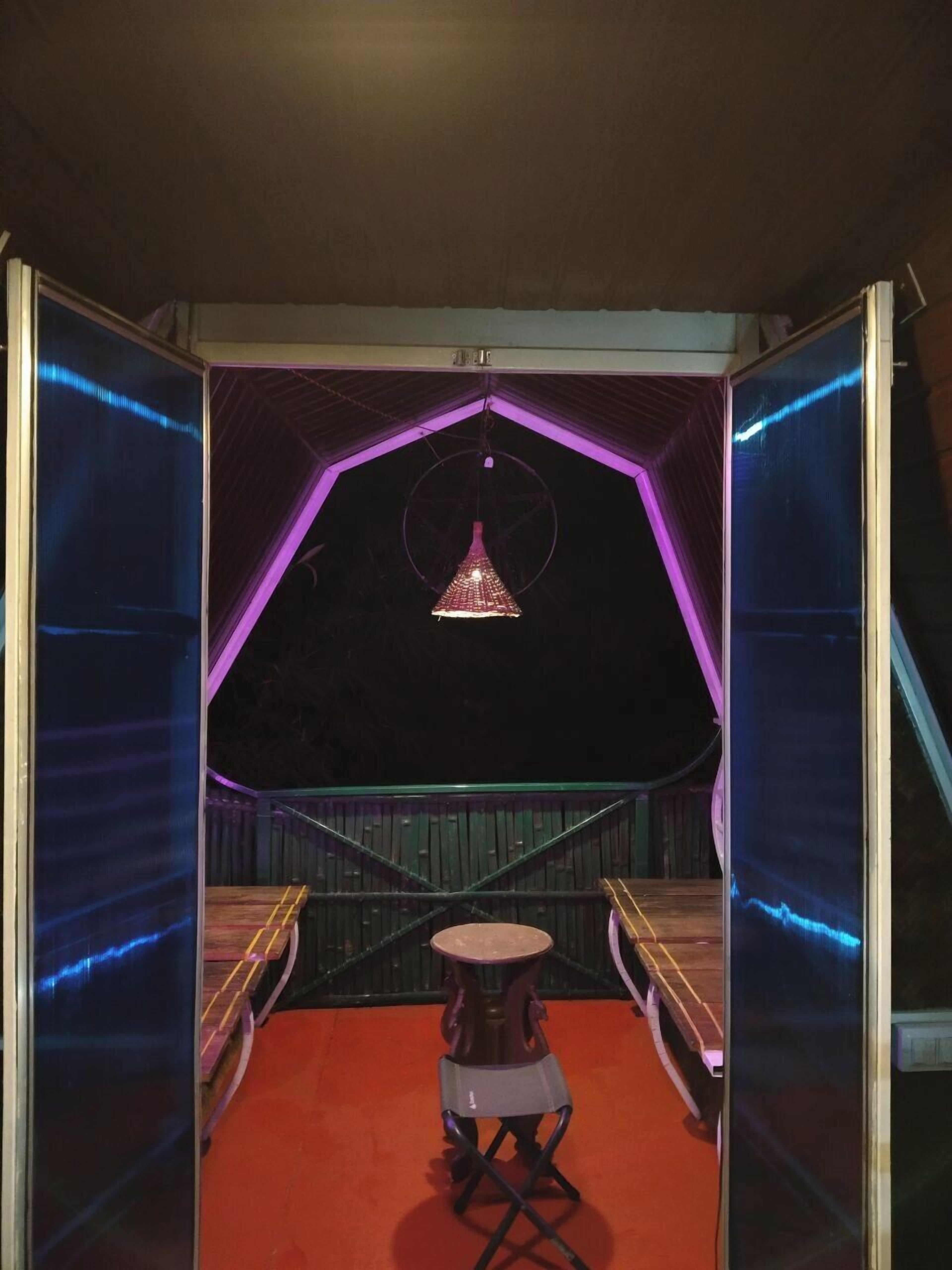 经济村舍, 阳台, 河景 | 露台