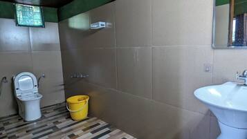 Standaard huis, uitzicht op vallei | Badkamer