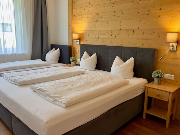 3 bedrooms, iron/ironing board, Internet