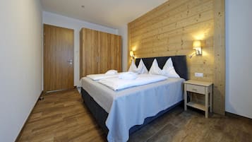 3 habitaciones, tabla de planchar con plancha y internet