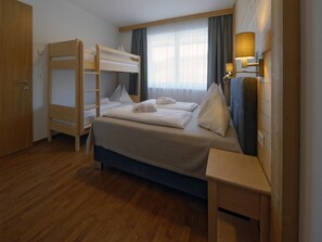3 bedrooms, iron/ironing board, Internet