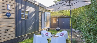 Beautiful chalet near the beach, next to the sea