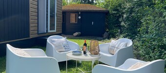 Beautiful chalet near the beach, next to the sea