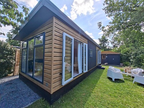 Beautiful chalet near the beach, next to the sea