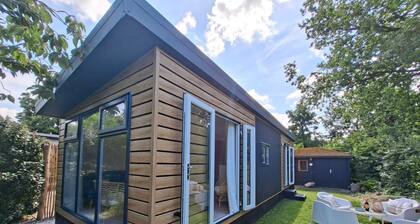 Beautiful chalet near the beach, next to the sea