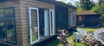 Beautiful chalet near the beach, next to the sea