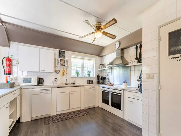 Microwave, oven, dishwasher, coffee/tea maker