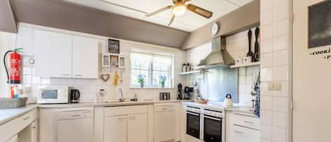 Microwave, oven, dishwasher, coffee/tea maker