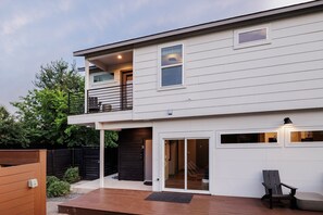 Exterior - 10BR East Austin Combo | Private Pool & Game Rooms (Austin)
