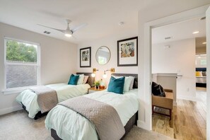 10 bedrooms, iron/ironing board, WiFi, bed sheets - 10BR East Austin Combo | Private Pool & Game Rooms (Austin)