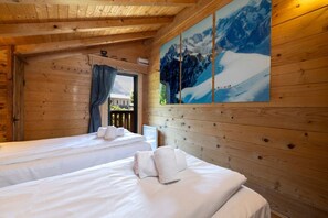 3 bedrooms, desk, travel crib, free WiFi