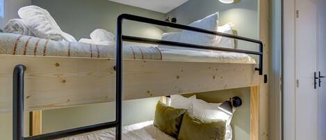 1 bedroom, travel cot, free WiFi, bed sheets
