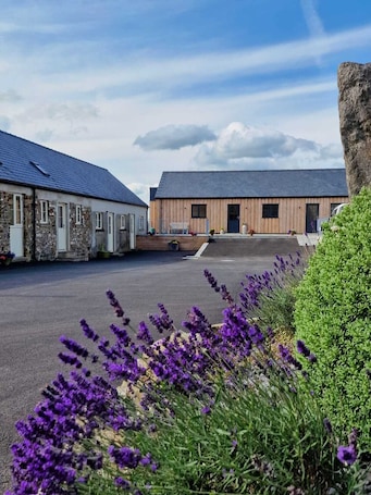 Exterior. The Cwtch @ Broomhill Barns