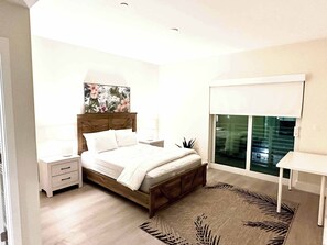 2 室のベッドルーム、アイロン / アイロン台、WiFi、ベッドシーツ