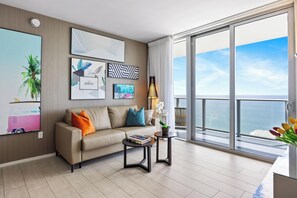 Een televisie en een kantoor