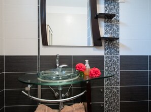 Apartment | Bathroom - Elegant Lovran Apartment With Sea View - Two Bedroom Apartment With Sea View (Lovran)