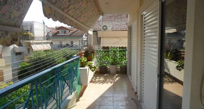 Comfortable Thermi apartment near SKG Airport