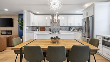 KĂŒhlschrank, Mikrowelle, Ofen, Herdplatte