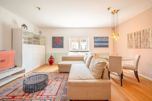 TV - GuestReady - A Premium stay in Chiado (Lisbon)