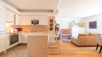 Réfrigérateur, micro-ondes, four, lave-vaisselle