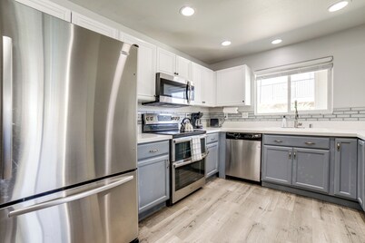 3 Mi to Dtwn: Gated Condo w/ Patio in Reno!
