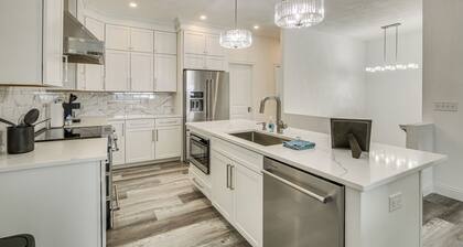 Walk to Mississippi River: Grafton Townhome!
