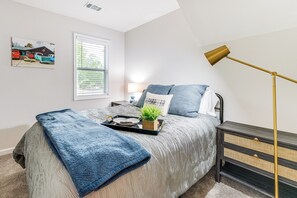 3 bedrooms, desk, iron/ironing board, travel crib
