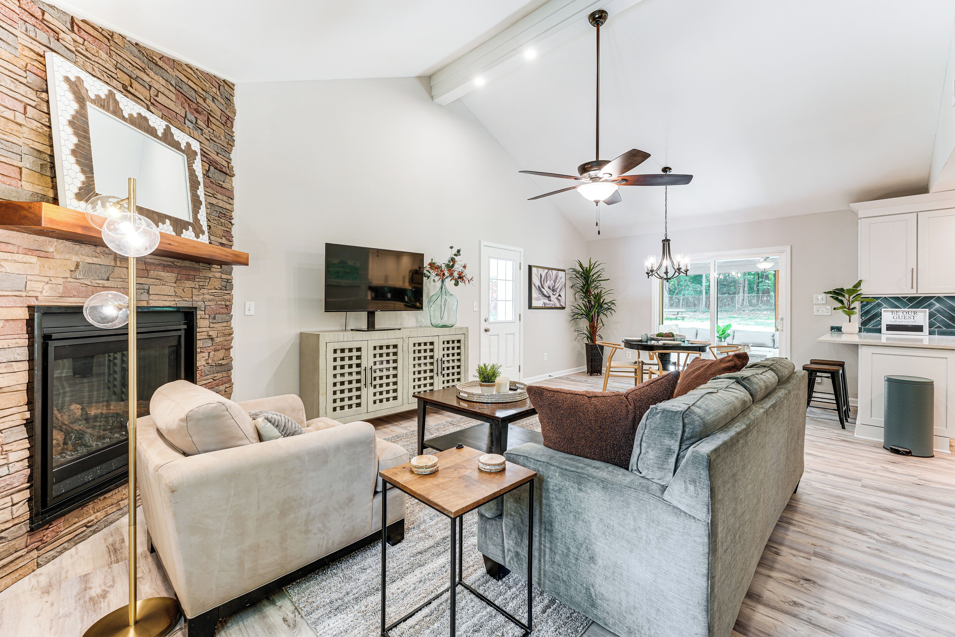 ~ 1 Mi To Dtwn Alpharetta: Home W/ Screened Porch! - Roswell, GA