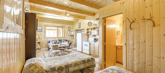 Close to Green River: Quaint Mtn-View Studio!