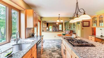 Fridge, microwave, dishwasher, coffee/tea maker