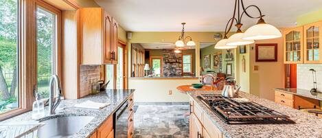 Refrigerador, microondas, lavavajillas y cafetera y tetera