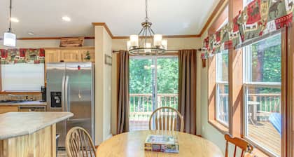Lakefront Retreat w/ Deck & Dock in Hackensack!