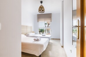 2 slaapkamers, een strijkplank/strijkijzer, gratis wifi, beddengoed