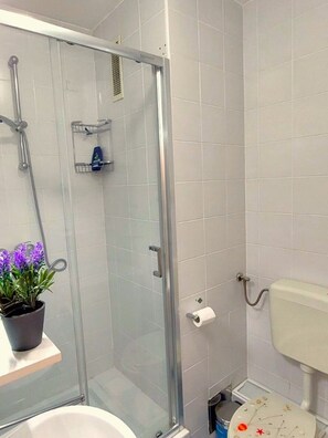 Lejlighed | Badeværelse | Hårtørrer