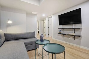 テレビ、書斎 / ワークスペース