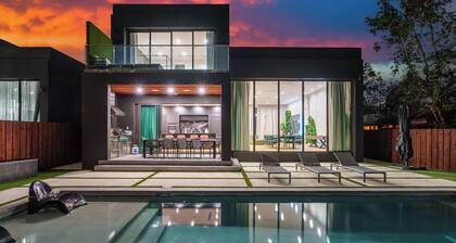 Elegant Miami Luxury Villa, Private Pool, Grill, Near Design District & Wynwood