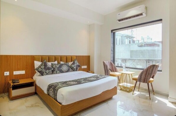 Deluxe Double Room | Iron/ironing board, free WiFi - Hotel Nagina Heights (Amritsar)